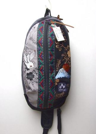 処分価格◎ちきりや/カラーキャンバス刺繍ショルダーボディバッグ『桜唐草 富士兔』MM9941